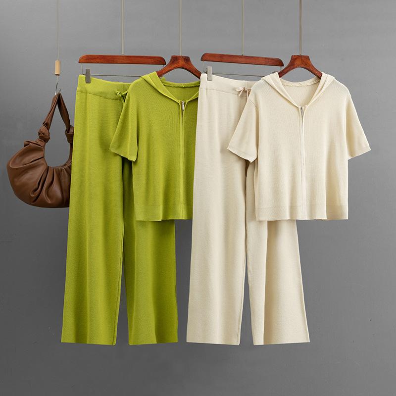 A Two-piece Knitted Solid-color Loose Zipper Hooded Short-sleeved Top and Casual Wide-leg Pants Set