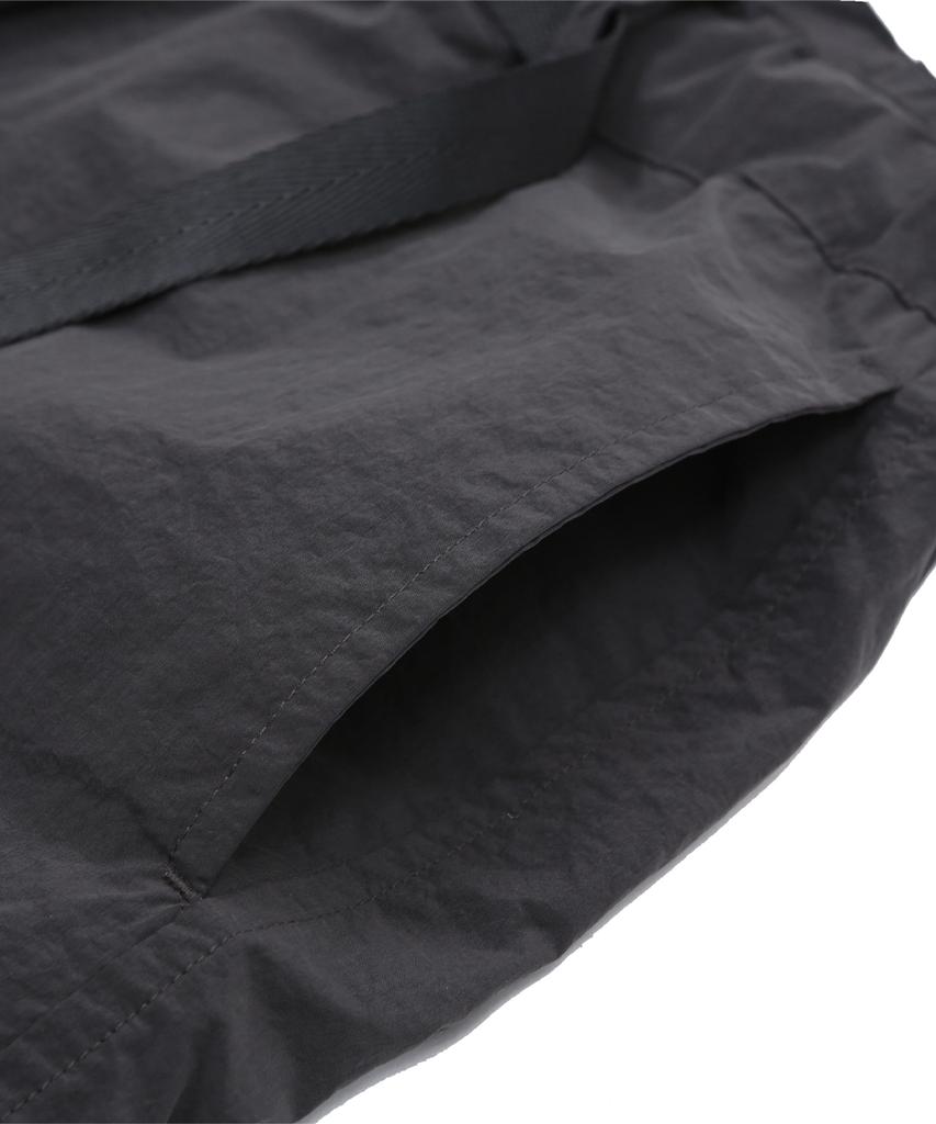 Haebeuopeudyuti Ruffle Compact Shorts (Dark Gray)