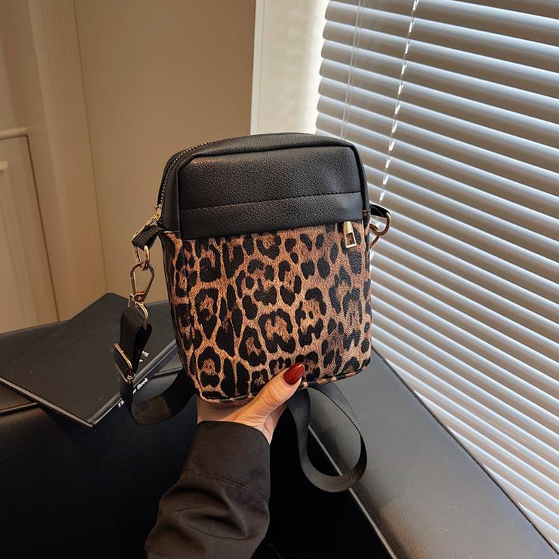 

Yogodlns Leopard Print Crossbody Bags for Women Fashion Casual Shoulder Bag Lightweight Phone Purse Versatile Office Daily Small Bag 15x5x20cm чорний