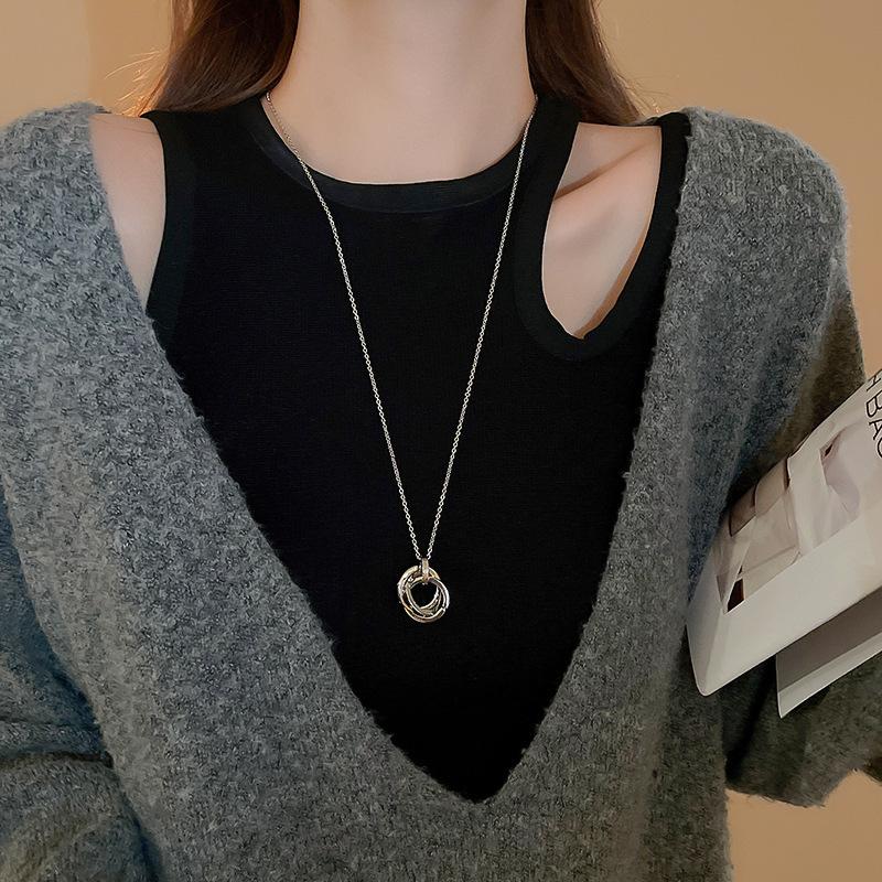 Simple butterfly adjustable necklace niche versatile light luxury sweater chain women's high-end fashion temperament jewelry