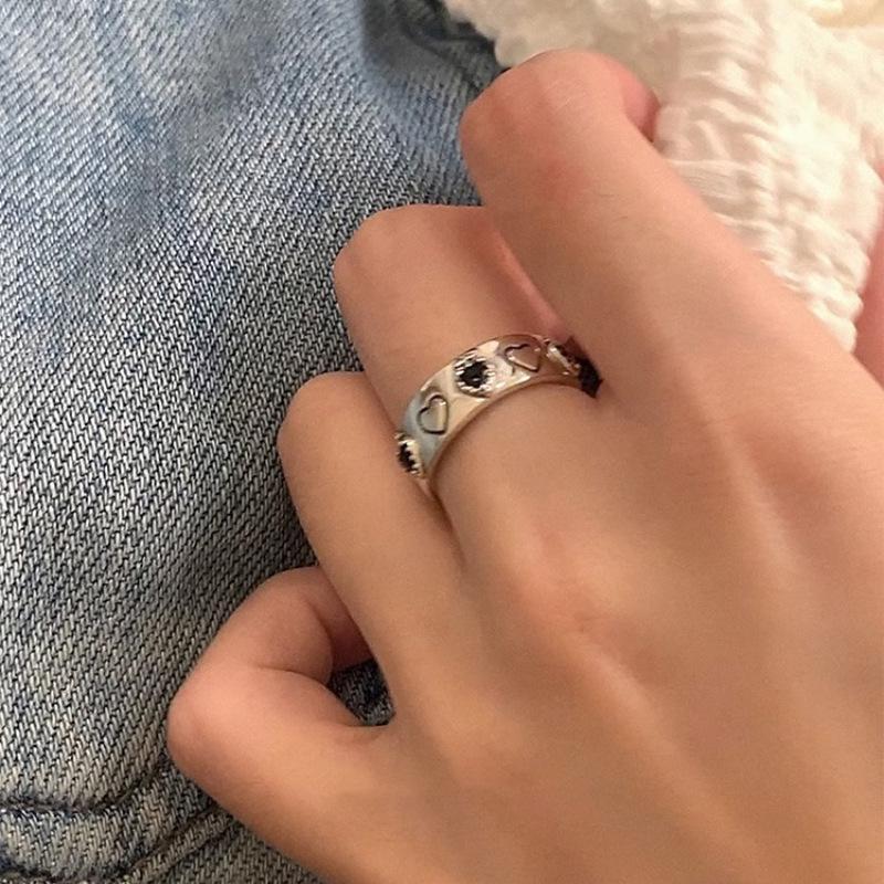 Sweet Black Heart Women's Adjustable Fashion Ring - Trendy and Elegant