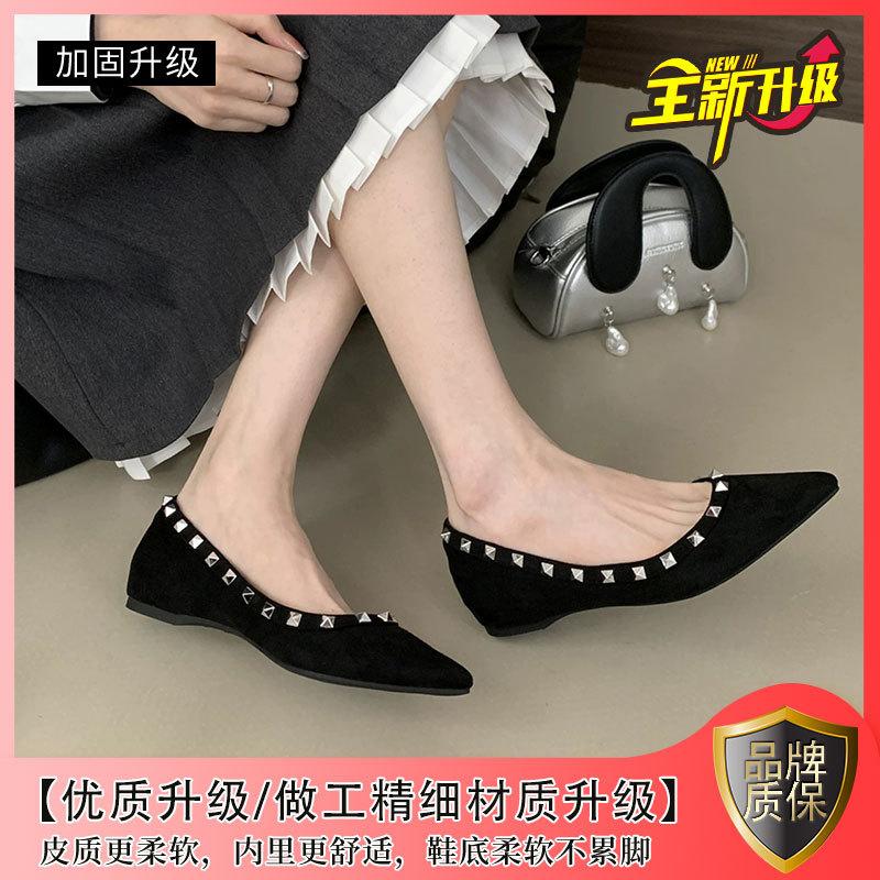 Pointed inner height increase rivet single shoes women's 2025 spring and summer new shallow mouth soft sole red wedding shoes banquet ladyshoes