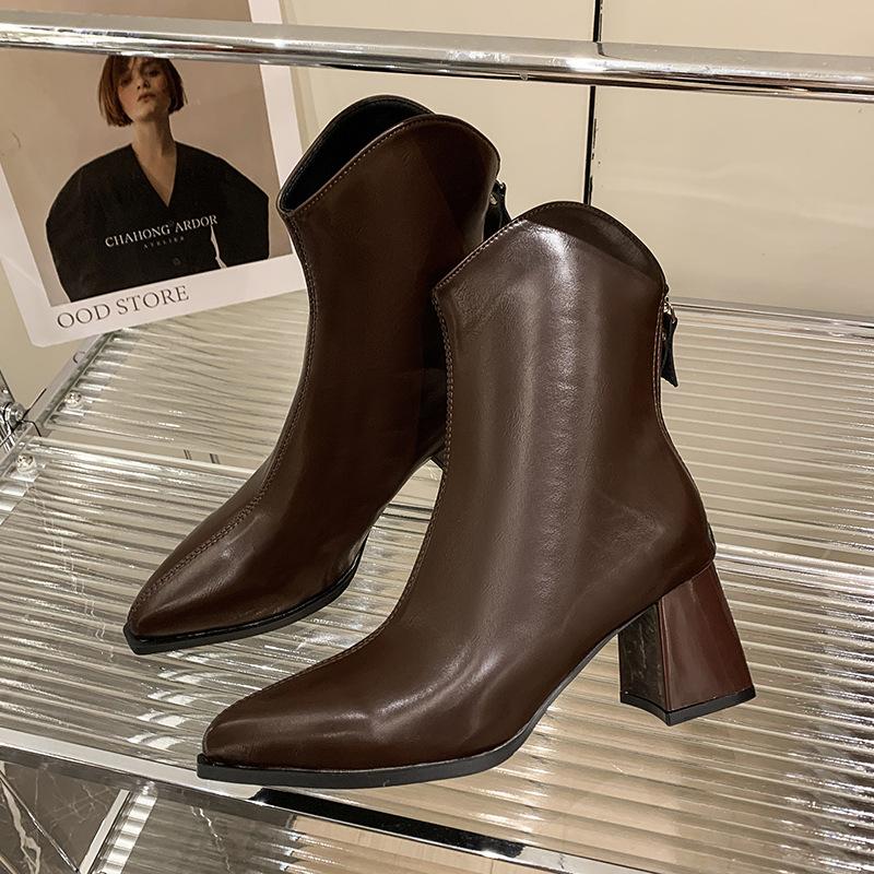 

Leather boots women s pointed thin boots autumn and winter 2024 new Korean version short tube versatile thick heel fashion high heel Martin boots 40 коричневий