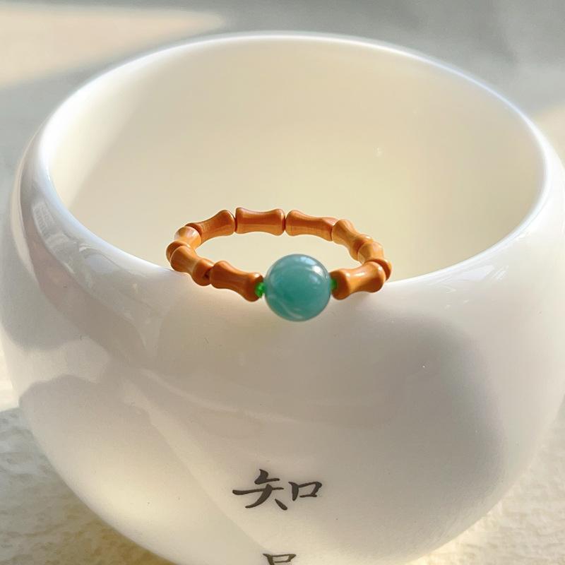 

Natural crystal jewelry, jadeite A goods, olive core bamboo section cultural play bracelet.