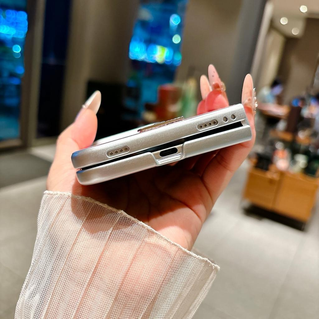 Luxury PU Leather Phone Case For iPhone Duo iPhone 18 Fold With Glitter Bracelet Chain Shockproof Lens Protector Cover Fundas