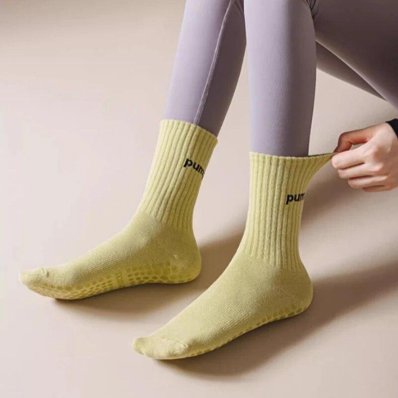 New Solid Color Letter Printed Cotton Mid-calf Non-slip Sports Socks Women Indoor Dance Gymnastic Fitness Yoga Pilates Socks