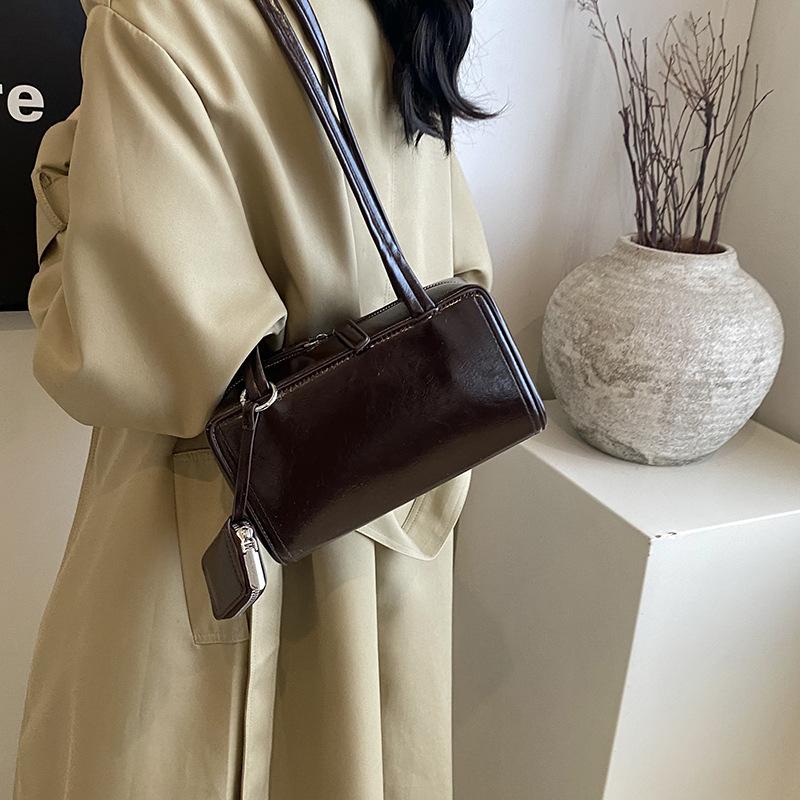 New Women's Shoulder Armpit Bag Simple Commuter Bag Handbag Temperament Niche Design Sense Small Square Bag