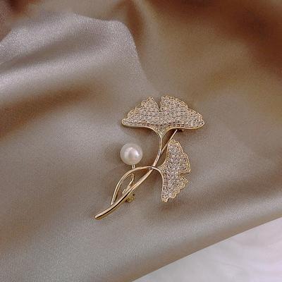 Ginkgo Biloba Brooch Women's High-end Pearl Pin Anti-light Design High-end Fixed Clothes Corsage Decoration