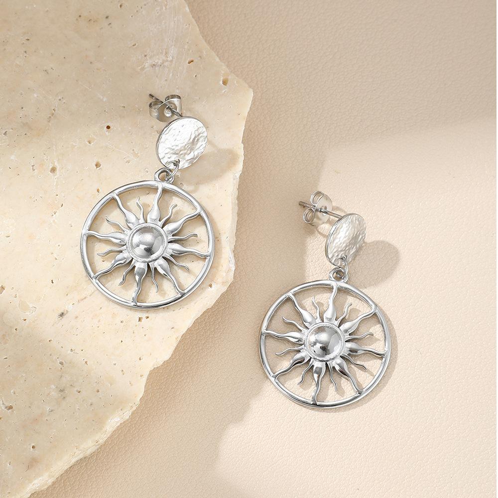 

Stainless Steel Earrings Light Luxury Personalized Sunflower Circle Dangle Earrings For Women Jewelry Daily Commuter Matching серебряный