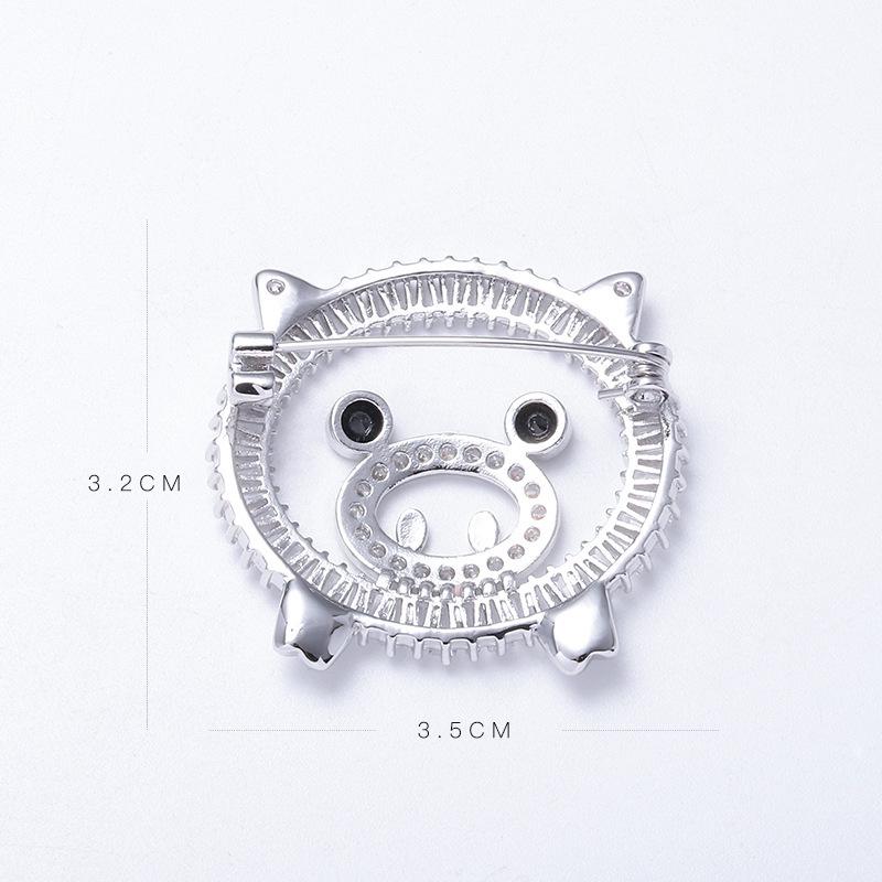 Bo Xin Yun Zirconia Pig Head Brooch – Stylish Animal Pin for Fashion Accessories