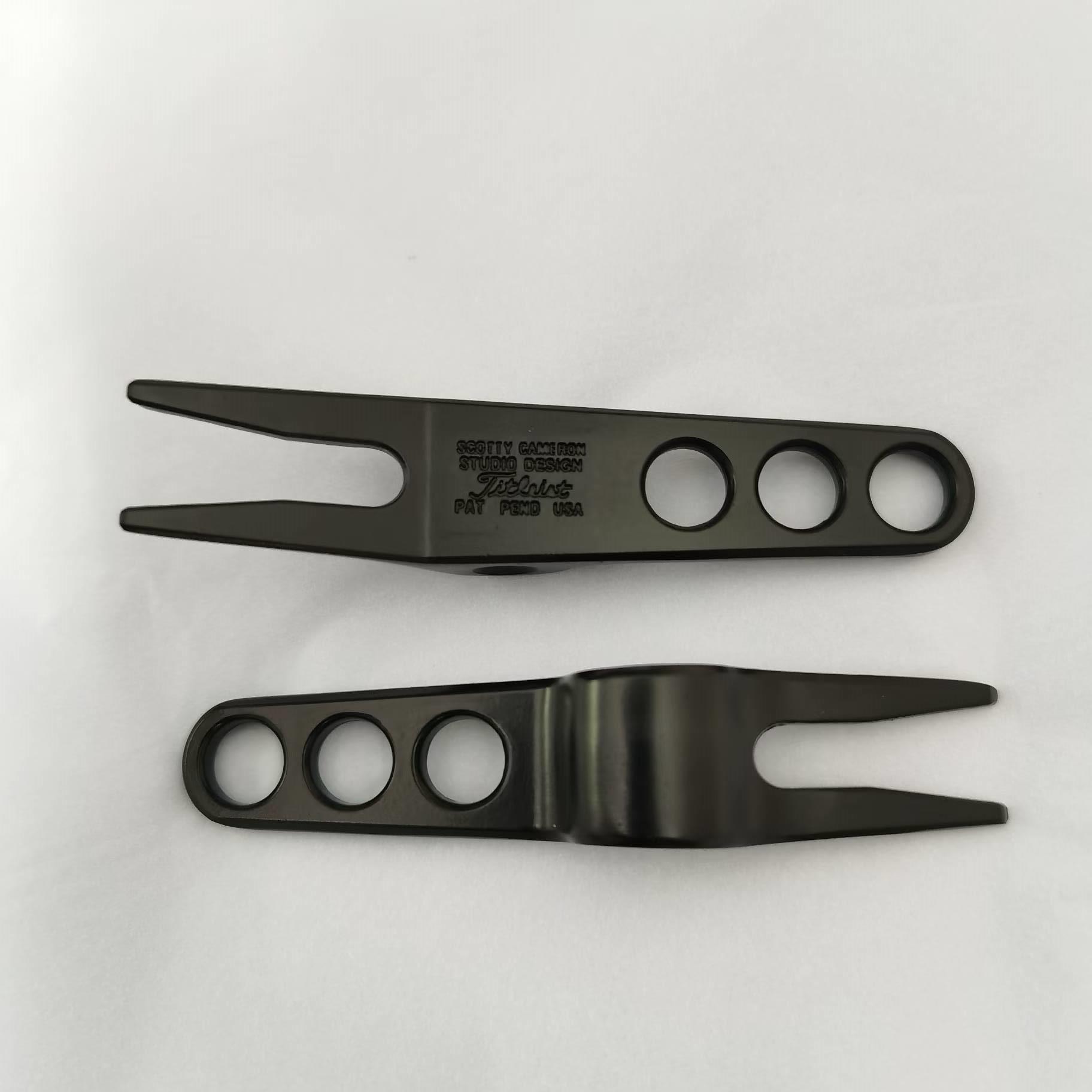 

Zinc & Aluminum Alloy Golf Divot Tool - Black, Silver, Green 93mm x 18.5mm чёрный