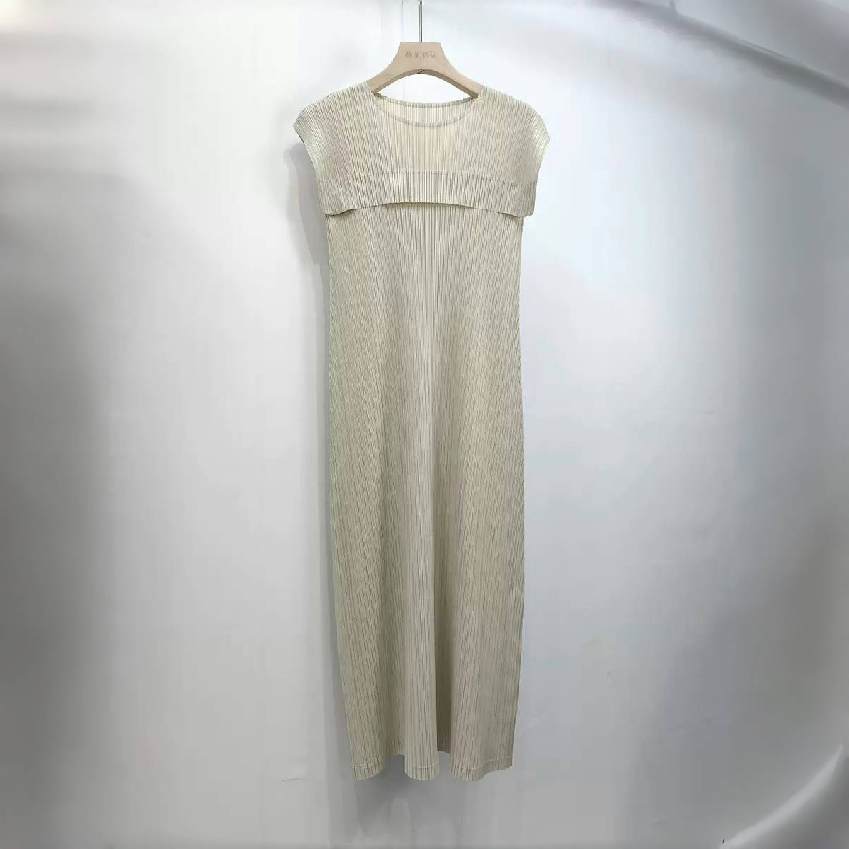 

LYRIA Плиссированное платье с вставками Новый темперамент Круглый вырез Без рукавов Удобное Повседневное Пеплум Длинная юбка One Size абрикосовый