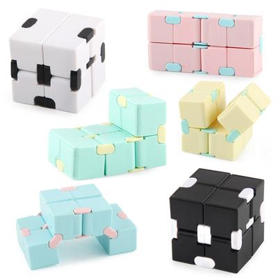 Puzzle a hlavolamy – Rubikovy kostky