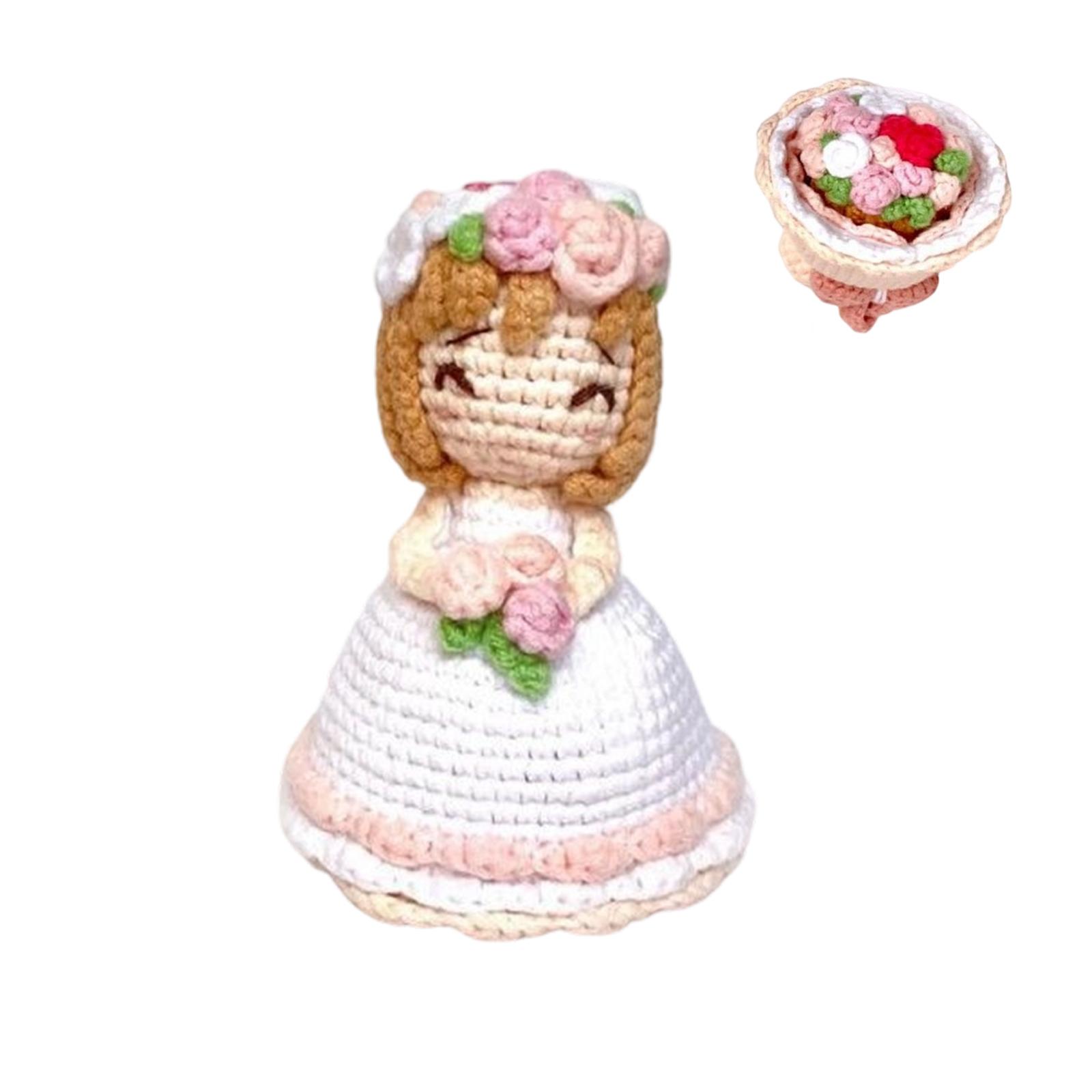 

В язані гачком мопси активно представляють вовняні ляльки як подарунки білий