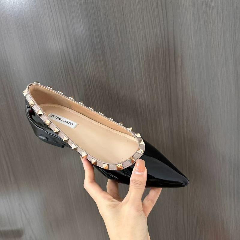 Fashion 2025 Pointed Toe Women Flat Shoes Spring Autumn Rivets Classic Ladie Flats Black All Match Soft Boat Shoes Ladies Shoes