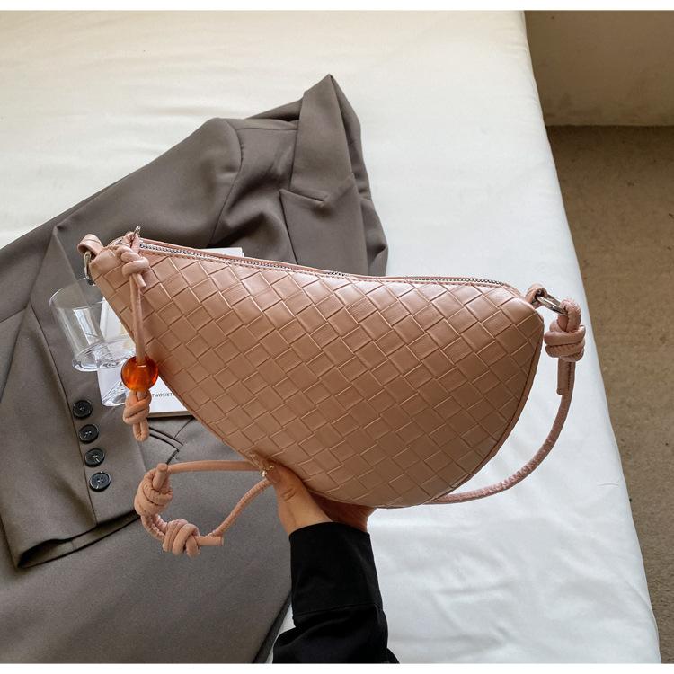 Unique niche woven bag women's 2025 new exquisite versatile messenger bag super fire shoulder armpit dumpling bag
