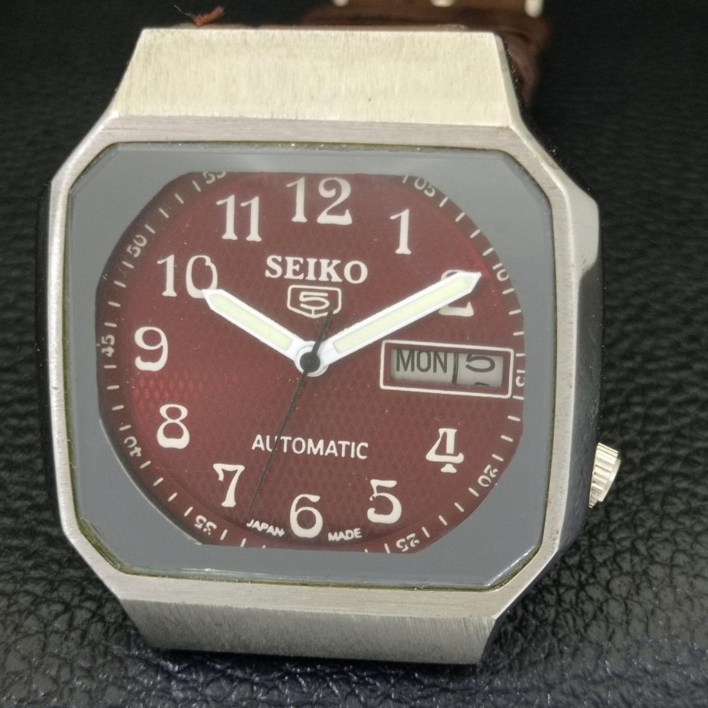 Seiko 5 AUTOMATIC JAPAN MENS 7009A VINTAGE MAROON COLOR DIAL WATCH A702327-5 R124-a702327