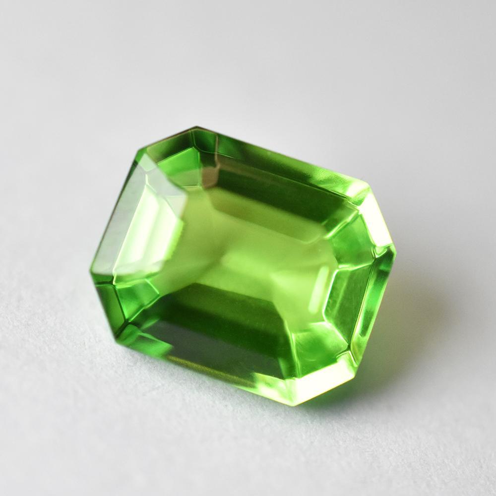 Natural Peridot Green 7.75 Carat Emerald Cut Loose Gemstone For Her
