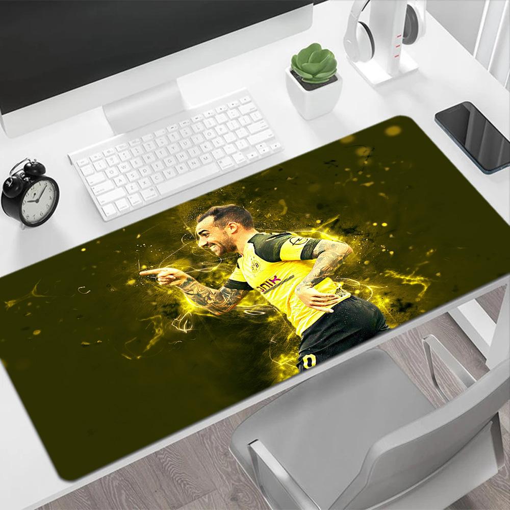 Player Celebrates Victory Moment Gaming Mouse Pad Desk Mouse Pad Study Desk Mat Non-Slip Rubber Base Perfect Gift for Gamers And Professionals
