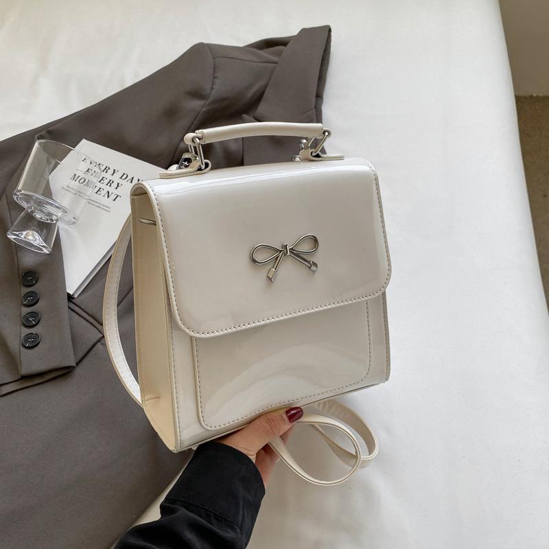 Рюкзак женский из лакированной кожи глянцевый 2024 новая универсальная сумка через плечо рюкзак премиум-класса сзади красная маленькая школьная сумка 2298₽