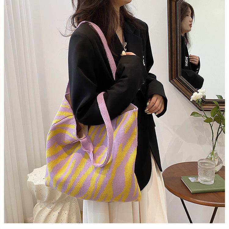 Women's Zebra Pattern Knitted Tote Bag - Large Capacity Spring/Summer Fashion Shoulder & Hand-Held Bag, Korean Style.