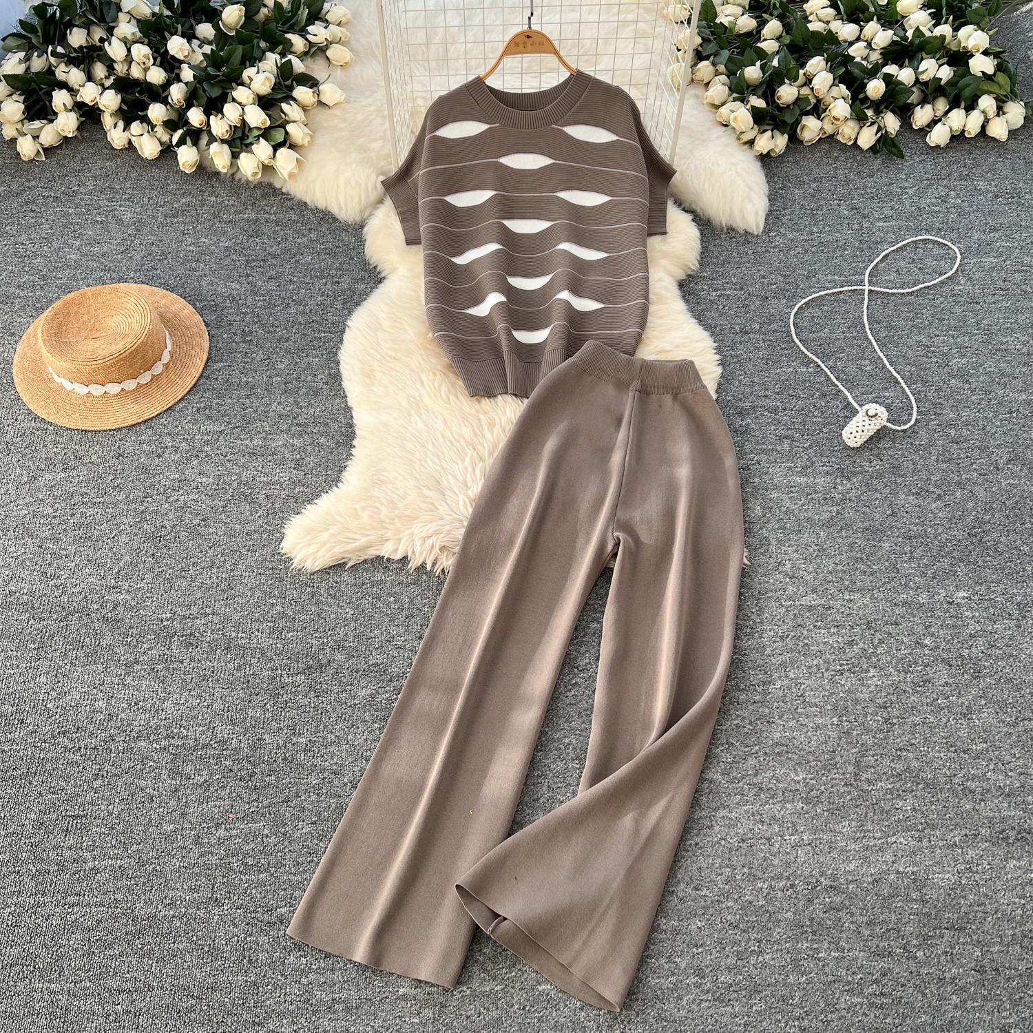 

Летний женский полосатый трикотажный свитер, брюки, комплект из двух предметов, короткий рукав, свитер, топ и брюки, спортивный костюм One Size коричневый