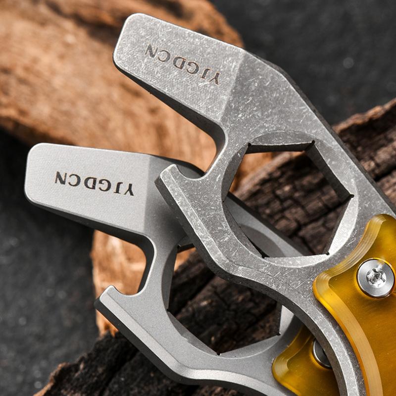 14 mm Titanlegering Multiverktyg Kofot, Flasköppnare, Skiftnyckel, Kompakt EDC Campingutrustning, Lättvikt, Hållbar Design, Campingtillbehör