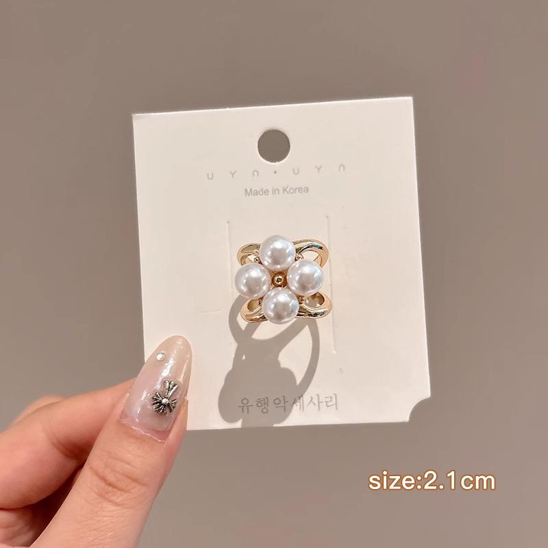 

2025 Женская высококлассная многофункциональная пряжка для шарфа для маленьких квадратных шарфов