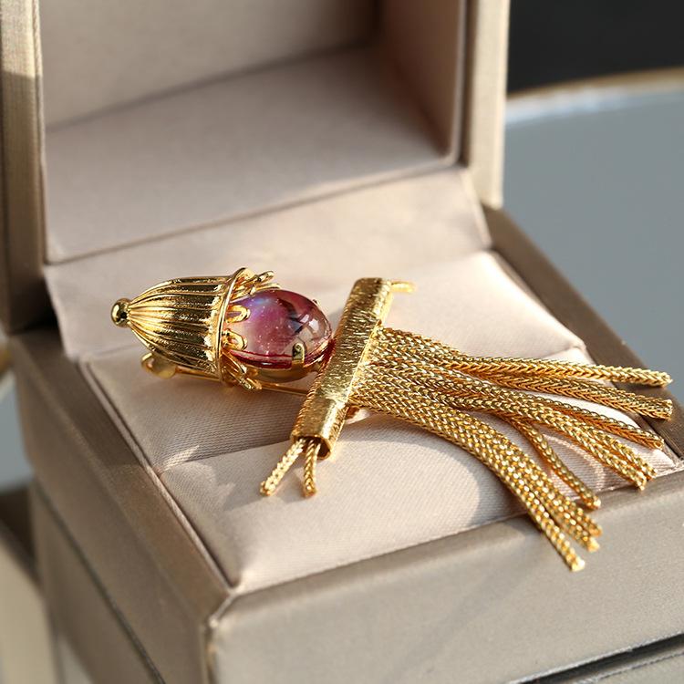 Beautiful Temperament Scarecrow Brooch European And American Retro Gold Corsage Suit Cardigan Neckline Accessories Pin