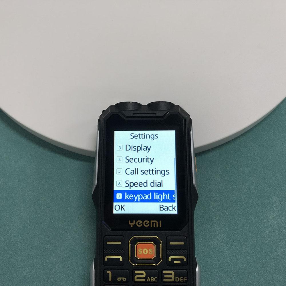 YEEMI Q8-1 2.4inch Screen 4G Button Phone Dual SIM Card Dual Flashlight One Click SOS Mp3 Mp4 FM Big Battery Big Button Mobile Phone