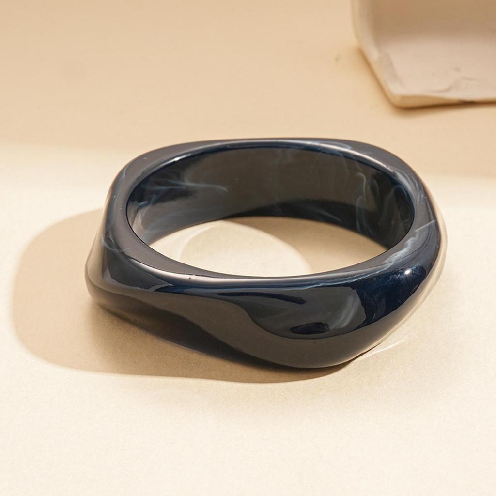 European & American Geometric Rivet Star Bracelet: Luxurious, Fashionable, Versatile, and Exaggerated Jewelry for Women.