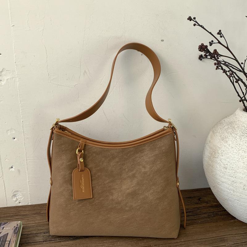 

Simple retro shoulder bag women s large-capacity niche tote bag casual commuter messenger bag коричневий