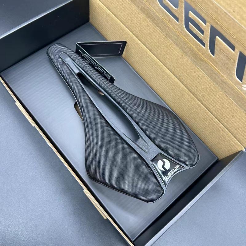 

Explosive Mountain Bike Seat Cushion, Titanium Bow Racing Hollow and Breathable, Hot-selling Ultra-light and Comfortable Saddle чёрный