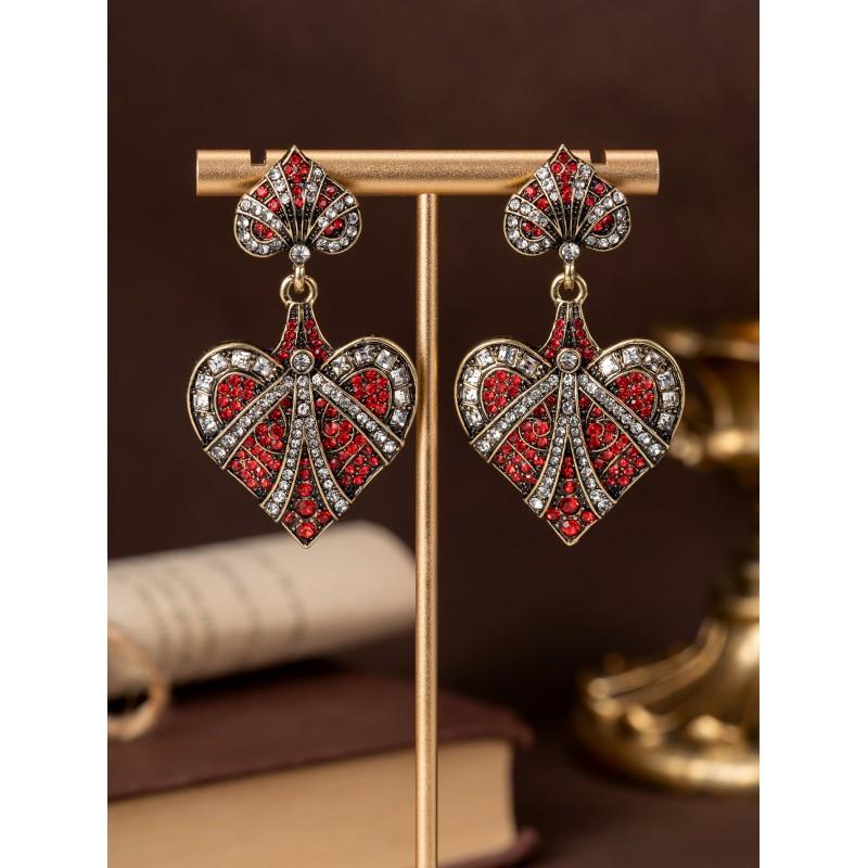 Vintage Studded Heart-shaped Earrings With A Palace Style Temperament Personality.