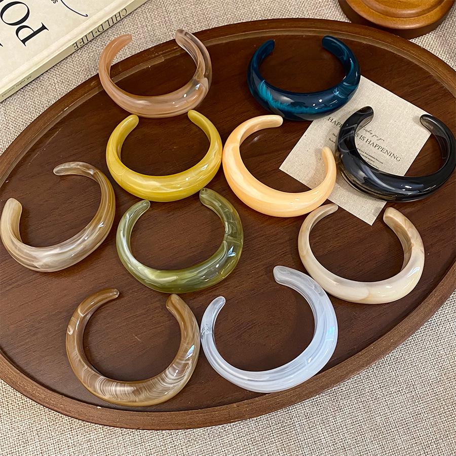 Dopamine Glossy Gradient Ruyi Bangle - Simple, Fashionable, Gentle Temperament Jewelry.