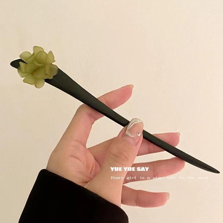 

Elegant Retro Wooden Hairpin: Ancient Style Modern Bun Accessory for Hanfu Updo