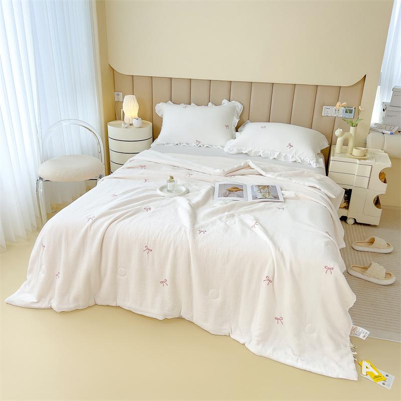 Skin-friendly and Comfortable Cotton and Linen Embroidered Soybean Summer Quilt
