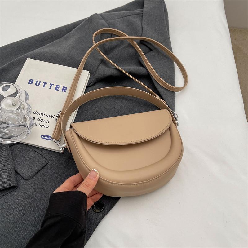 

Chic Pu Leather Saddle Bag For Women With Unique Stitching Details Perfect For Daily Outfits хакі