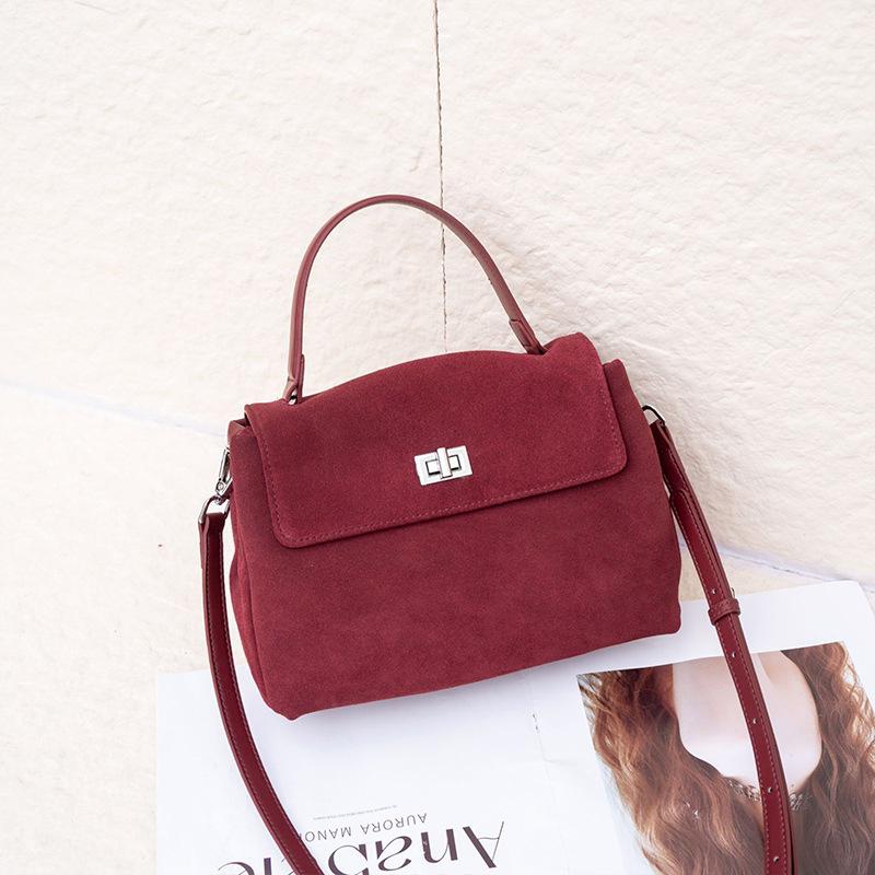 

Новая женская сумка из натуральной кожи Нишевая корейская версия Универсальная модная матовая сумка из коровьей кожи Сумка на плечо с замком Винтажная сумка 25*18.5*10 вино красного