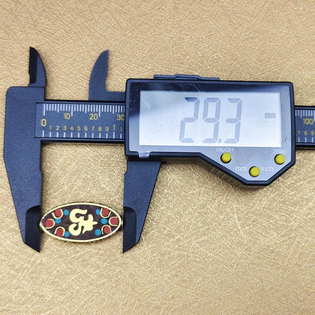 Nepalski Ręcznie Robiony Naszyjnik z Sześciosylabową Mantrą z Mosiężnymi Inkrustowanymi Koralikami