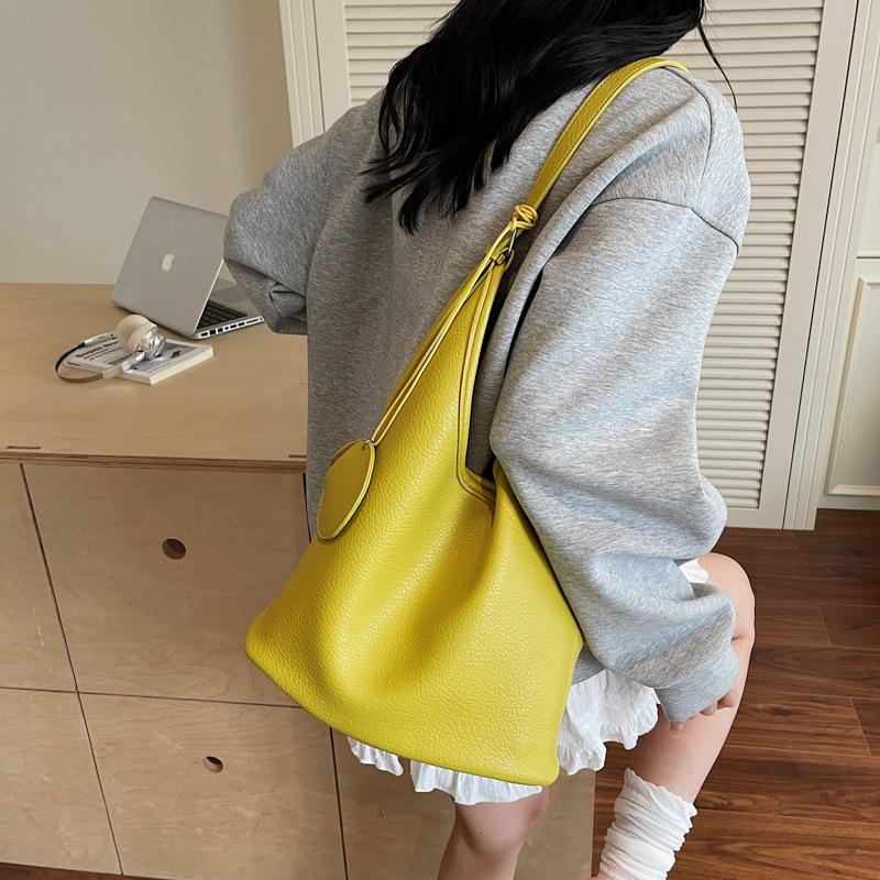 Casual lazy wind bag women's new simple and versatile large-capacity commuting shoulder messenger tote bag