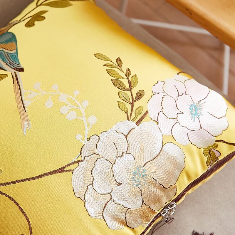 Hengyuanxiang 2-in-1 Folding Quilt Pillow