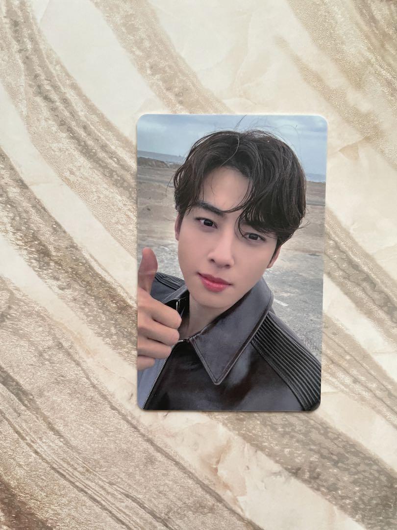 

[USED] Cha Eun Woo Photo Book in LA Rakidoro Trading Card
