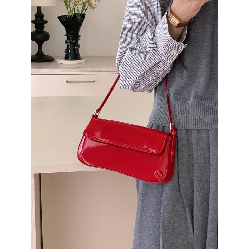 

Retro red patent leather glossy baguette underarm bag crossbody small bag women s versatile simple mobile phone bag бордовый