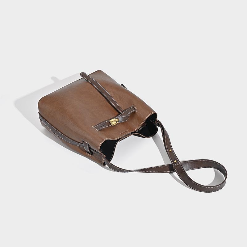Niche Design Autumn and Winter Small Leather Bag Shoulder Bag Crossbody Bag Bucket Bag Fashion Women's Bag Large Capacity
