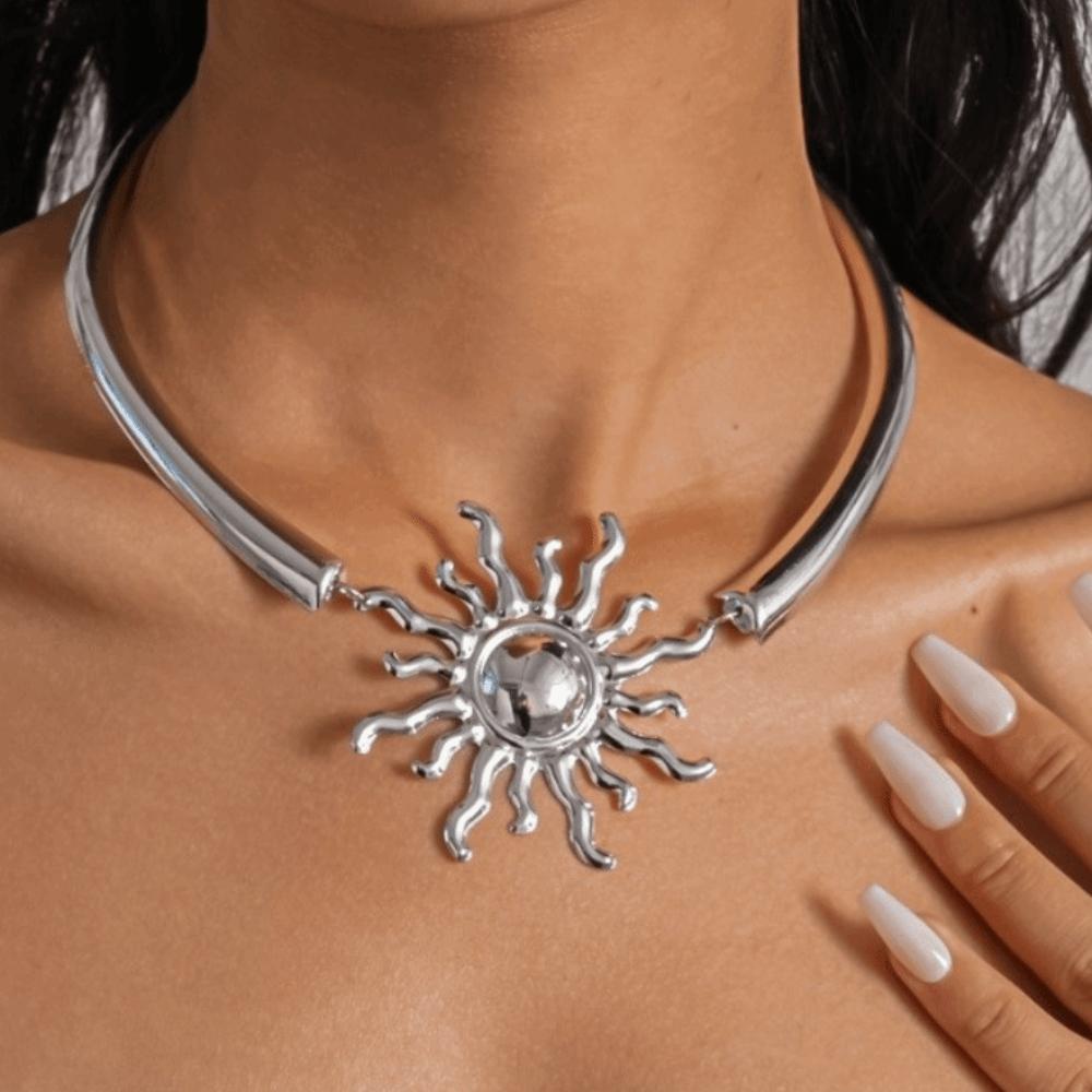 Exaggerated Sun Pendant Choker Minimalist Design Clavicle Chain Statement Collar Necklace  Gift