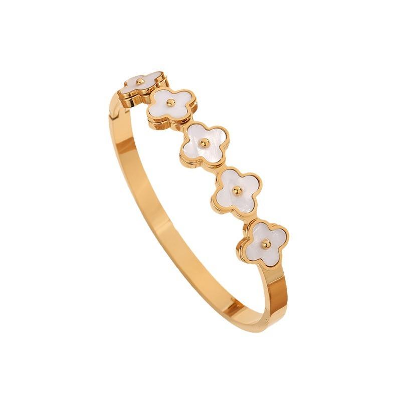 Fashionable White Shell Clover Titanium Steel Bracelet for Women 18K Non Fading Bracelet