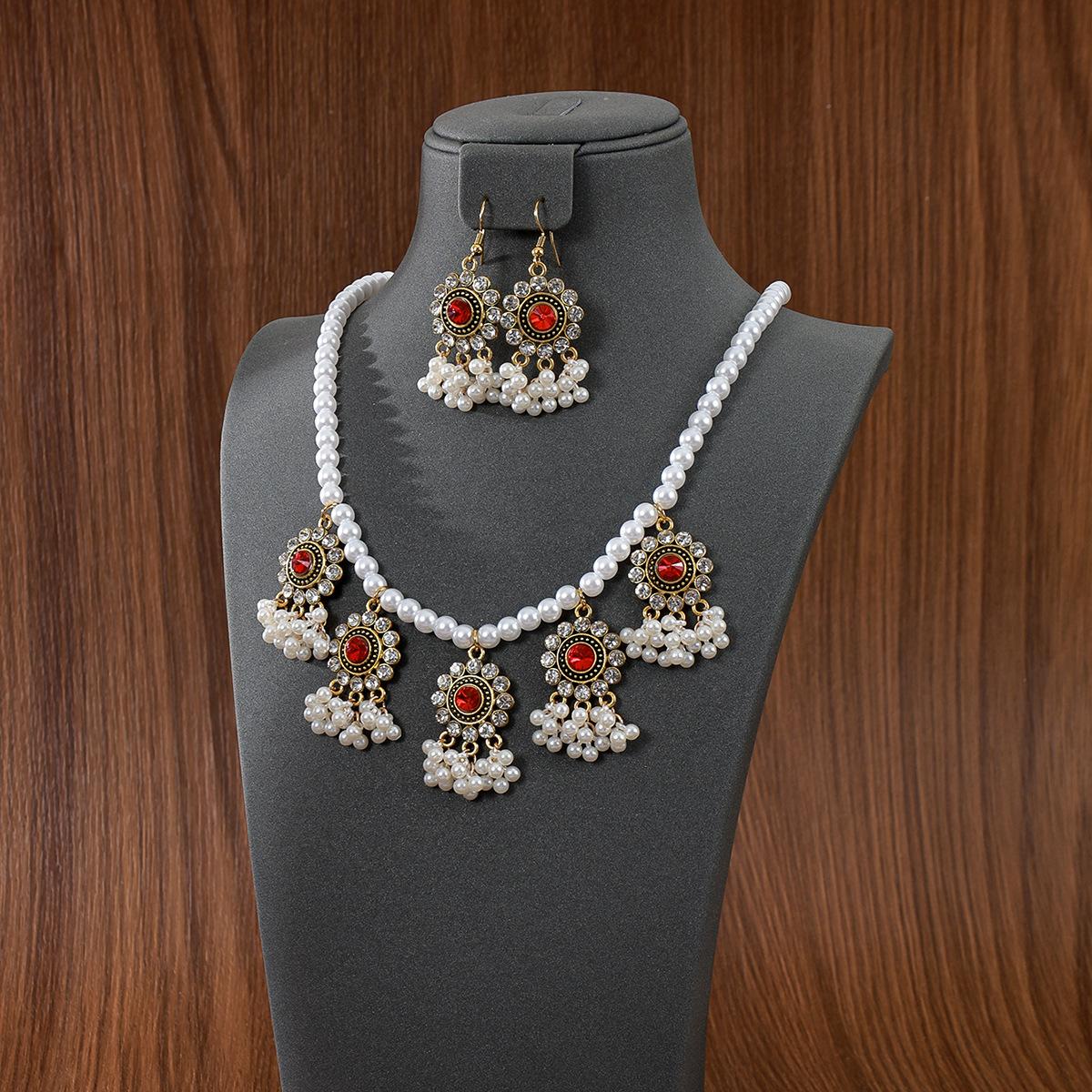 

Colored Zircon Pearls Surrounded By Fringed Ear Hook Necklace, Heavy Industry French Retro Court Style Jewelry Set