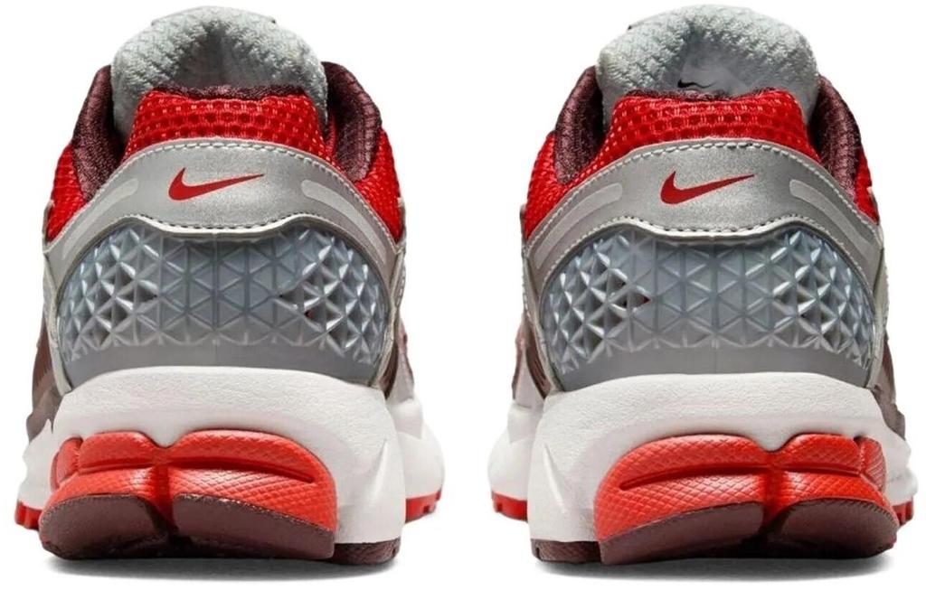 Кроссовки Nike Vomero 5 Women mystic red/metallic platinum/reflect silver/mystic red