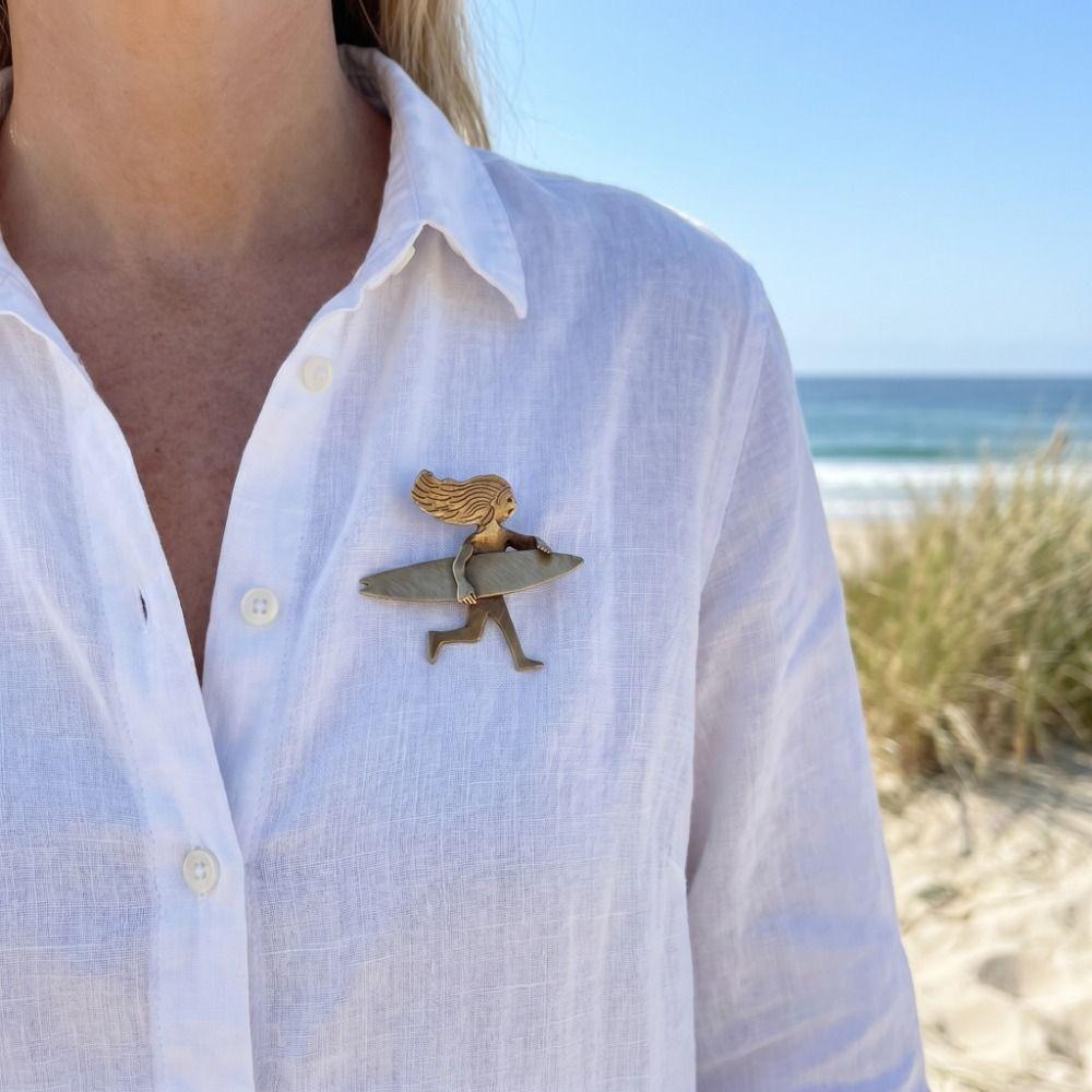 Vintage Surfing Girl Brooch Irregular Lapel Pin Fashion Beach Jewelry Outdoor